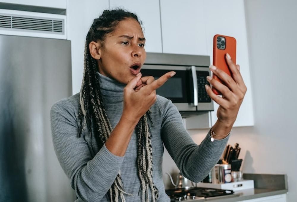 Cancellare i messaggi equivale a tradire?