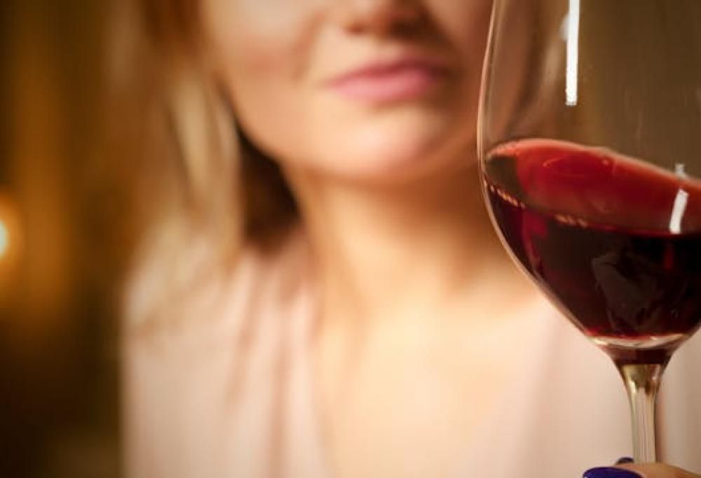 Cercasi volontari per bere vino tutti i giorni per 4 anni
