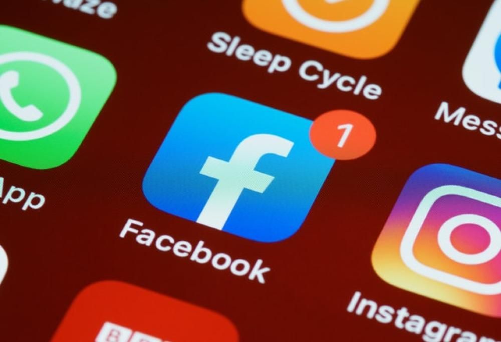 Società peggiorata per colpa di Facebook