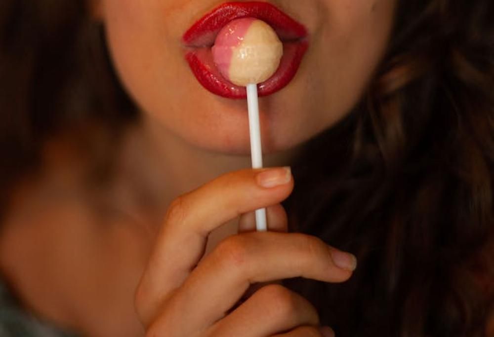 Stipendio di mille euro per assaggiare lecca lecca