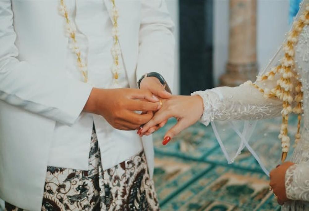 Dopo le nozze lei rifiuta il sesso e lui scopre che è un uomo