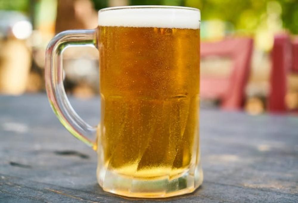 Chi beve birra è più felice di chi è astemio