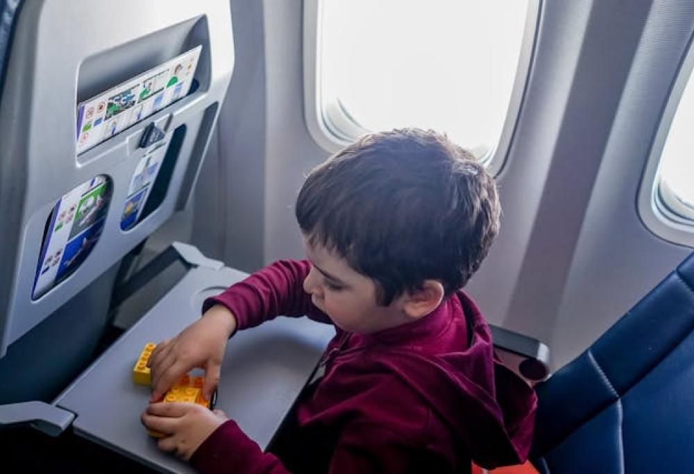 Posti lontano dai bambini sui voli Japan Airlines
