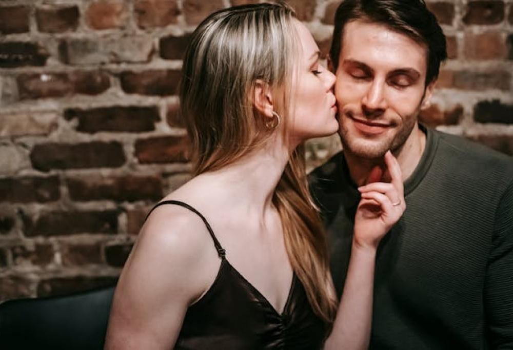 Un bacio di 6 secondi può salvare una relazione