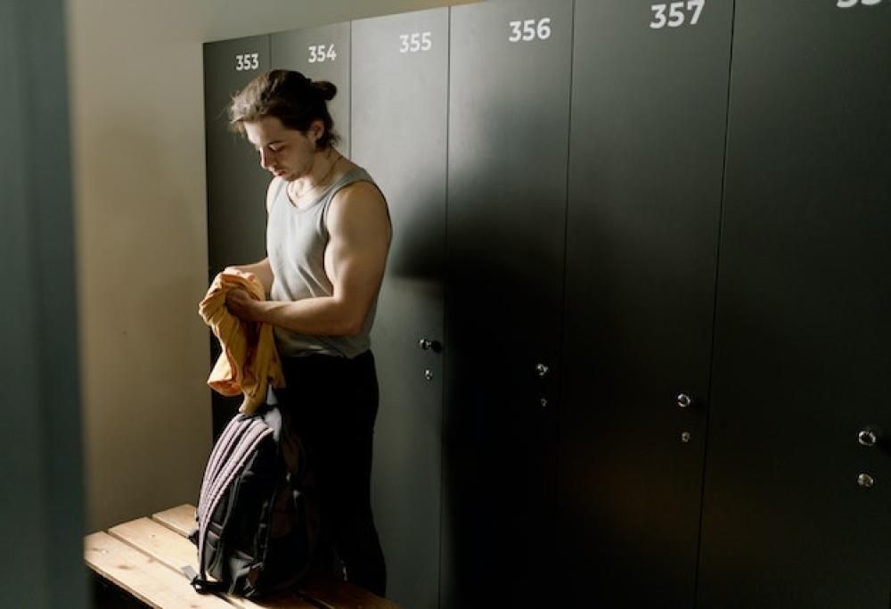 Si iscrivono in palestra solo per rubare orologio da 27mila euro