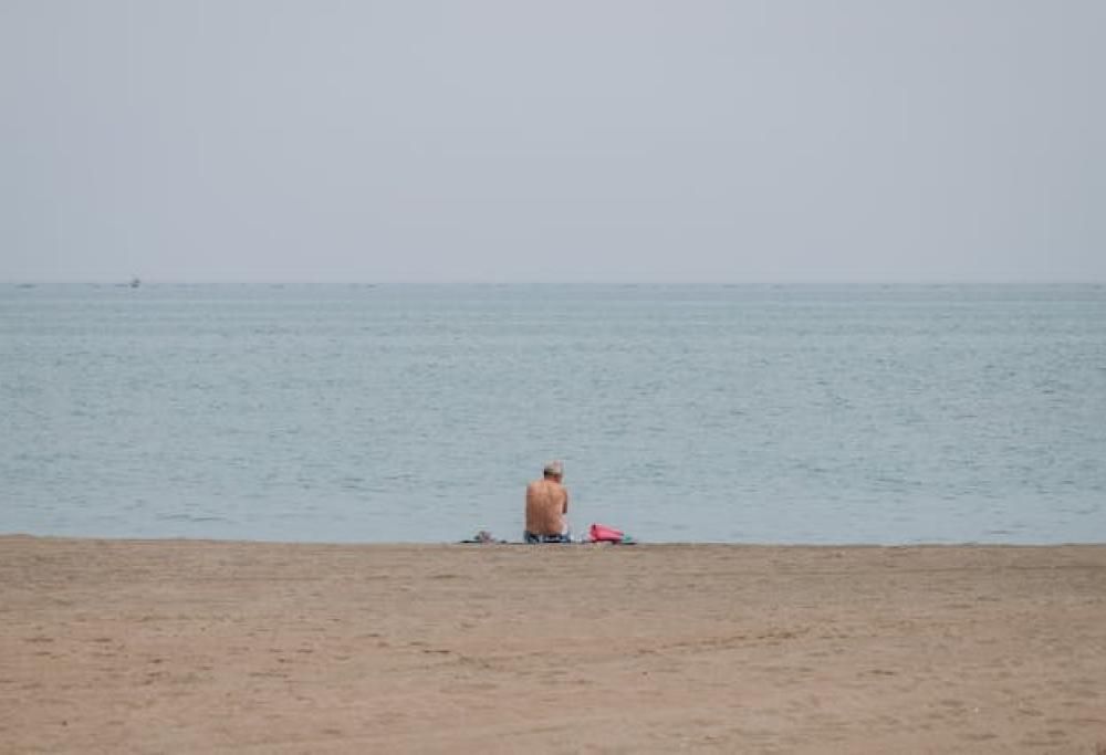 Si masturba davanti al mare, 10mila euro di multa