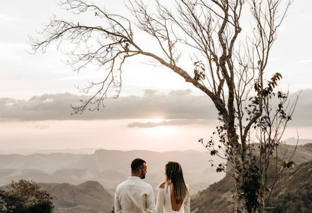 Decide di sposare ex paziente psichiatrico, ma lui scappa con i regali