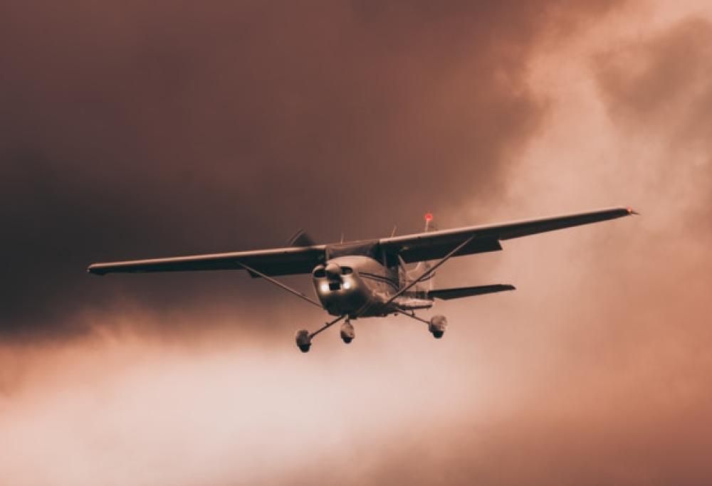 Ruba un aereo e vola in Francia