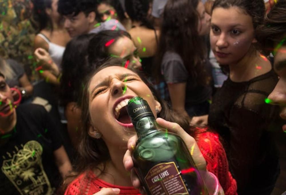 Allarme ISS, 3,7 milioni di italiani bevono fino a ubriacarsi