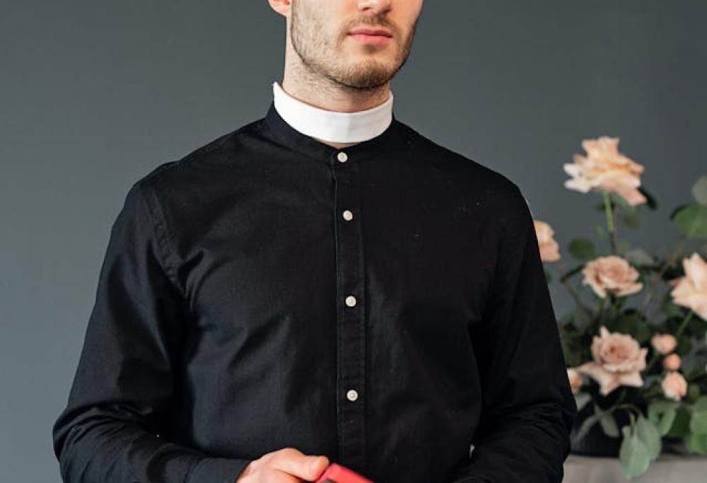 Truffa del finto prete che vuole entrare in casa