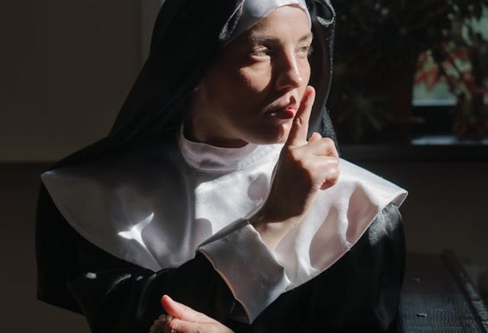 Fa la suora per 22 anni ma era un uomo