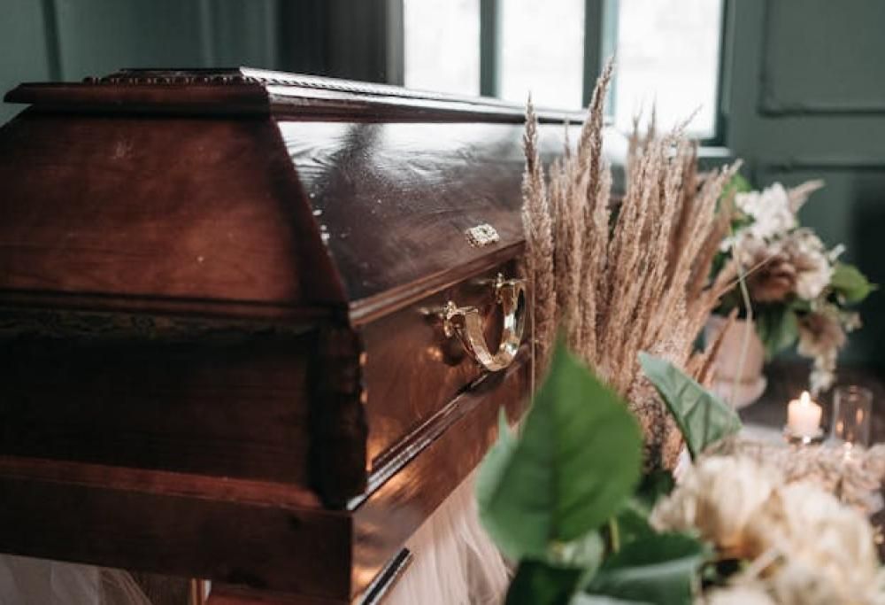 Dichiarata morta, si risveglia nella bara