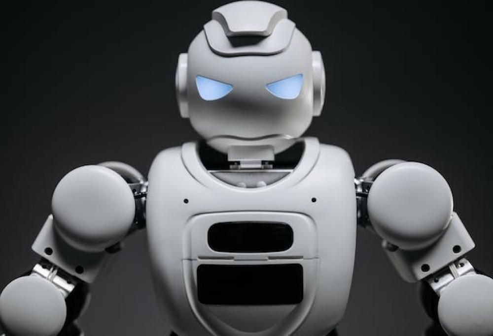 Androide aggredisce ingegnere Tesla