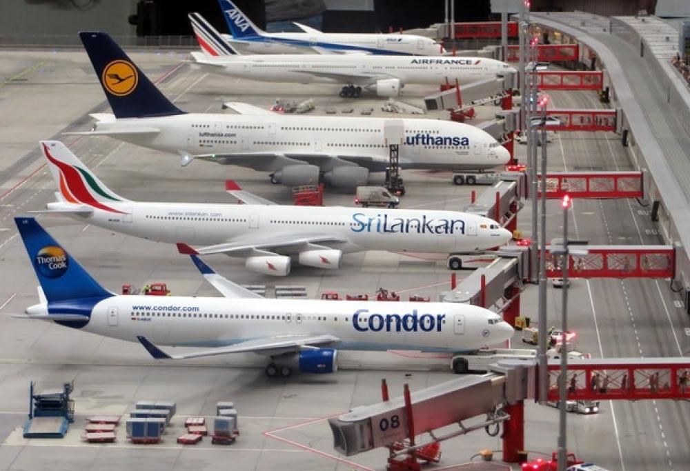 Aerei di linea volano vuoti