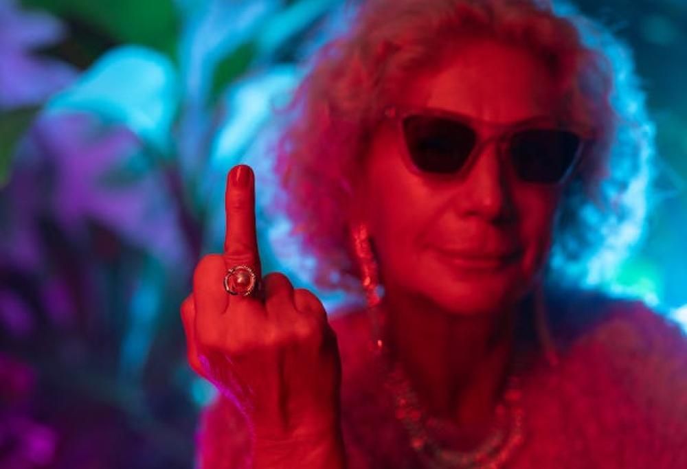 Auto a folle velocità guidata da nonnina