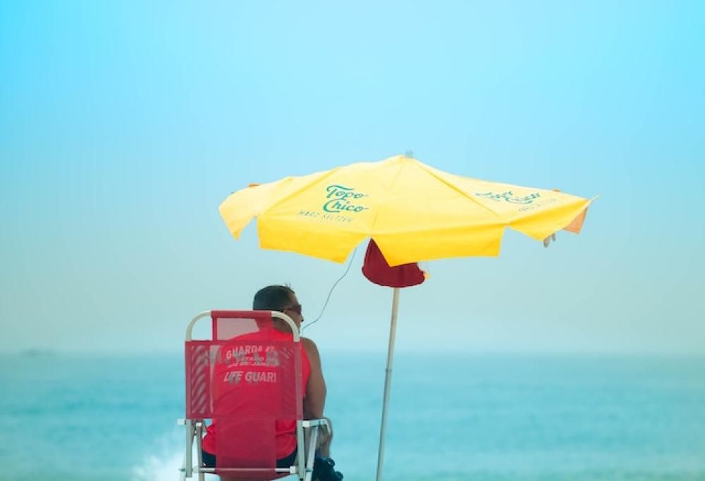 Bagnini cercasi a 2000 euro al mese