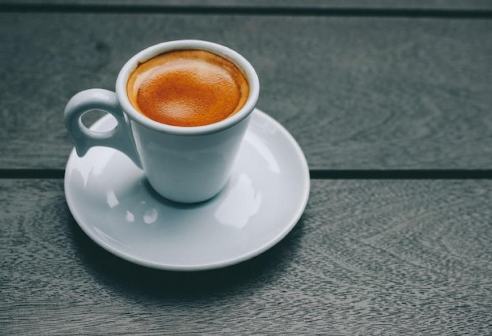 Gli serve caffè con veleno per mesi, moglie nei guai