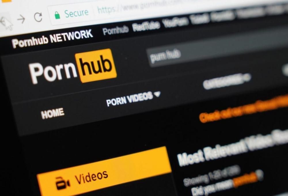 Non udente fa causa a Pornhub affermando che nei video manchino i sottotitoli!