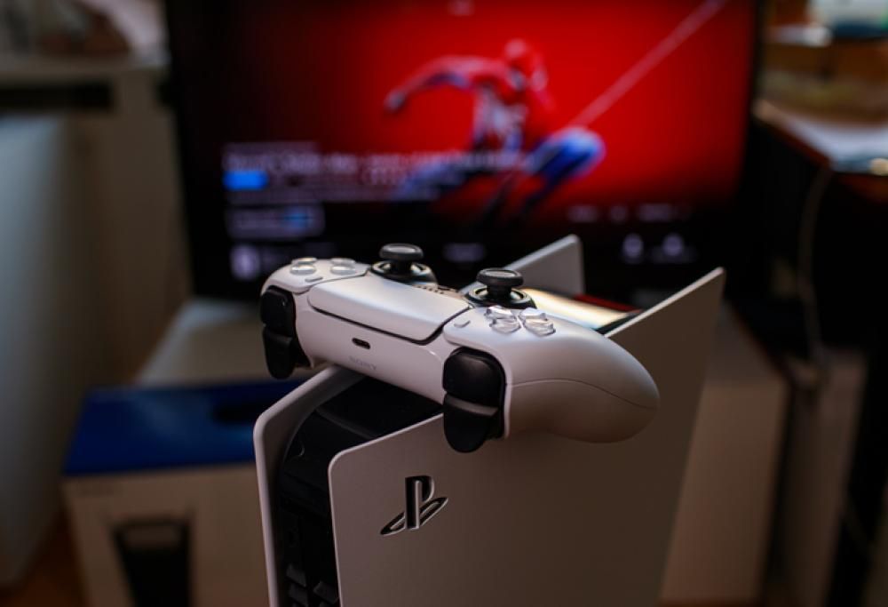 Scopre che non è un purificatore d’aria: la moglie lo costringe a vendere la PS5