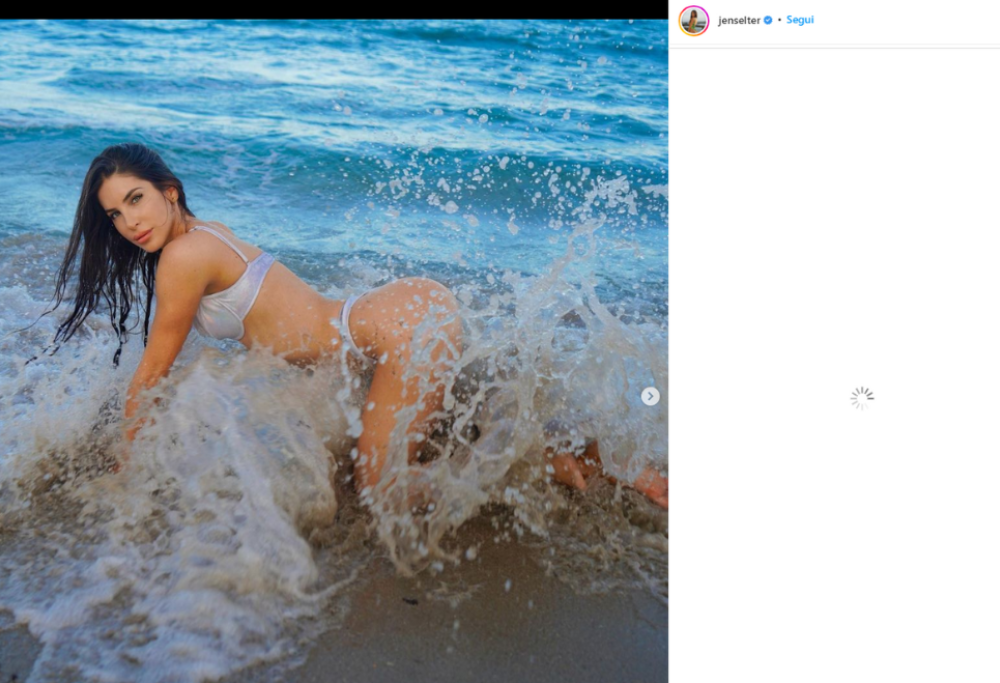 Ops: Jen Selter “la Cristiano Ronaldo del fitness” mostra il lato b in diretta