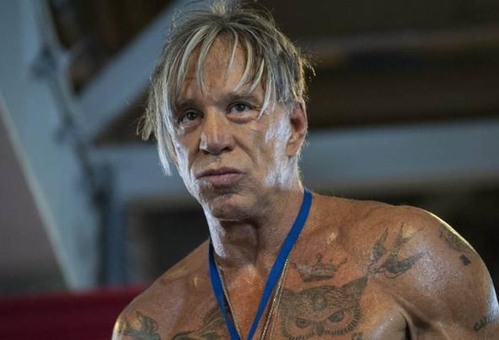 Mickey Rourke ha sfidato Elon Musk in una lotta a mani nude