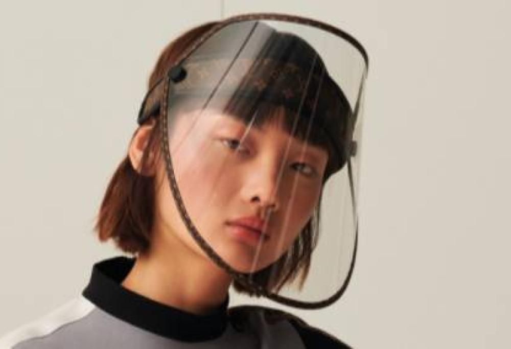 Louis Vuitton sta lanciando sul mercato una visiera da oltre 800 euro!