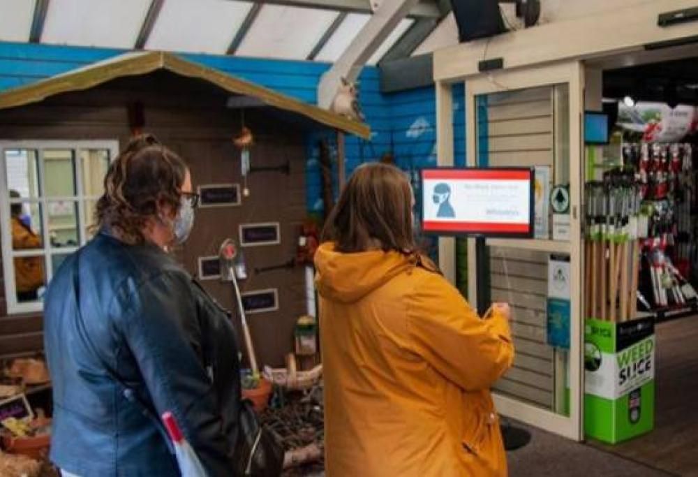 Una nuova tecnologia delle telecamere rileva chi indossa le mascherine o meno