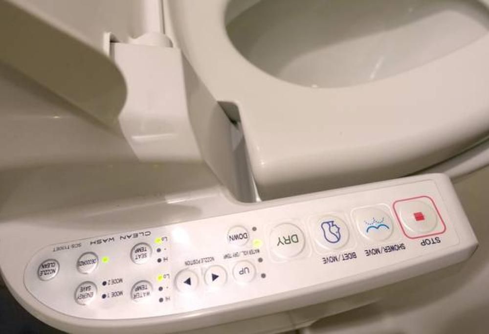 Vorresti essere pagato per fare la cacca? Una società di bidet offre 10.000 dollari