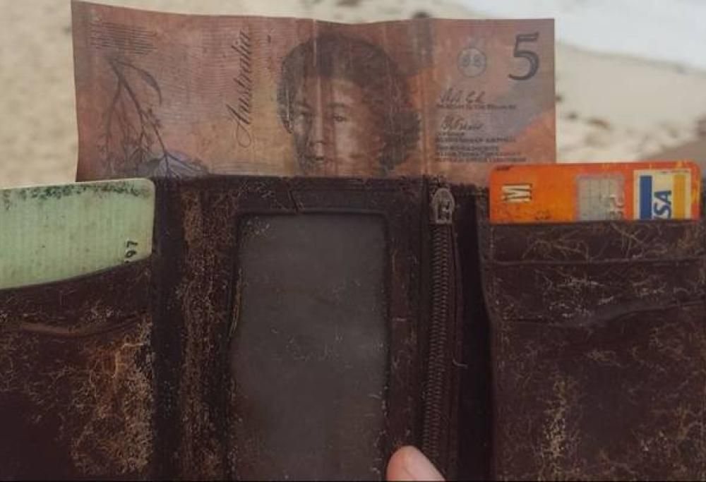 Uomo ritrova il suo portafoglio dopo 26 anni