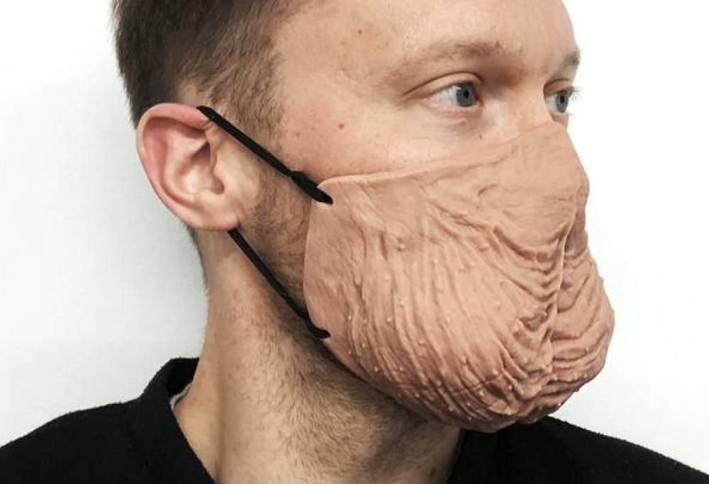 Arriva la mascherina a forma di testicoli