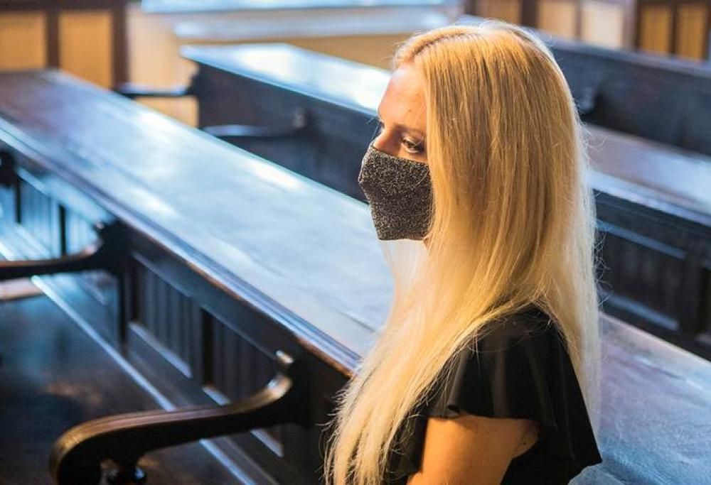 Donna si taglia deliberatamente la mano per ottenere l’assicurazione