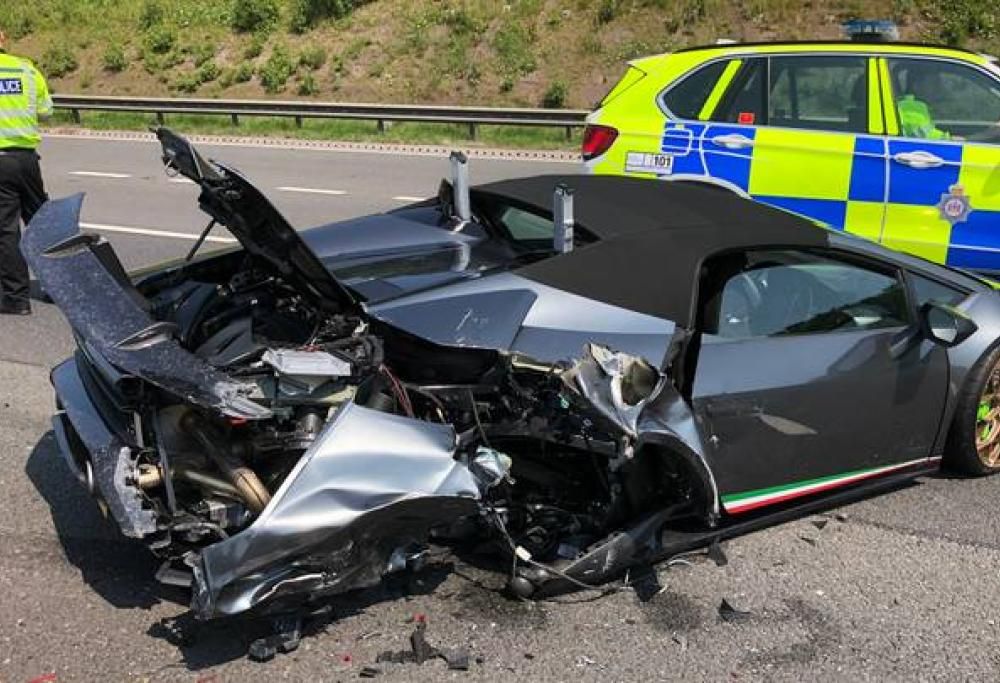 Compra una Lamborghini e 20 minuti dopo la distrugge in un incidente