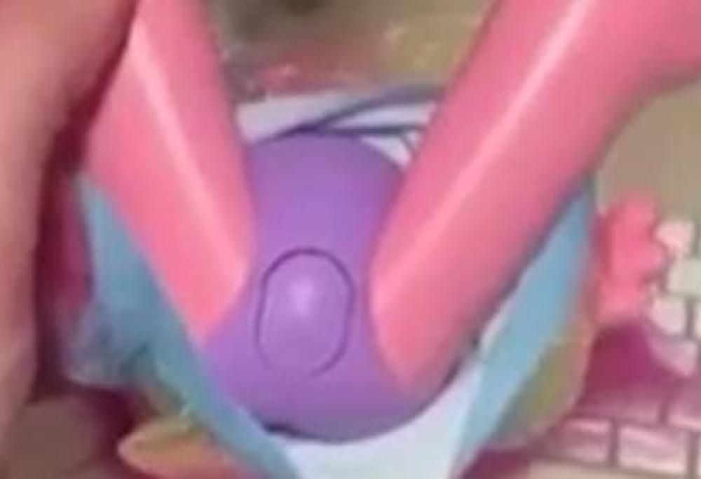 Pulsante posizionato in un punto “inappropriato”? Hasbro rimuove dagli scaffali il giocattolo