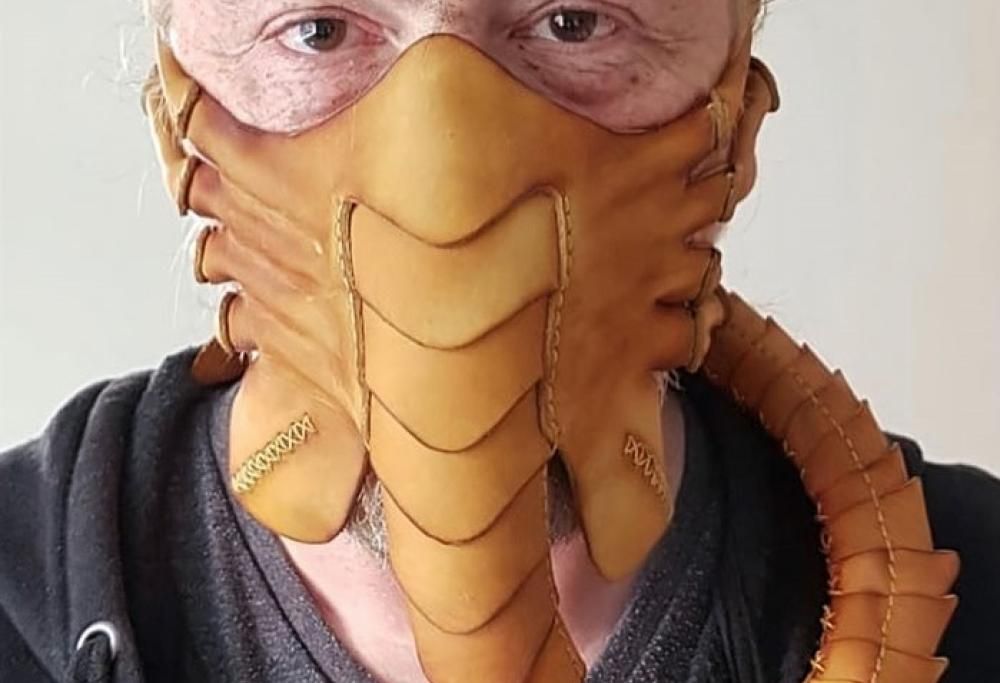 Una mascherina per affrontare il coronavirus decisamente alternativa