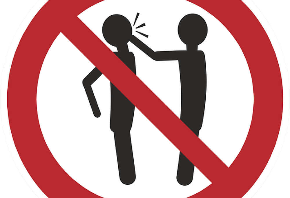 Paga per farsi schiaffeggiare quando si distrae