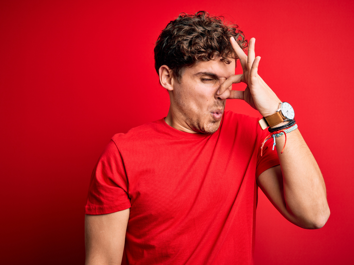 "Puzzo di pesce": la storia del ragazzo con una sindrome rara