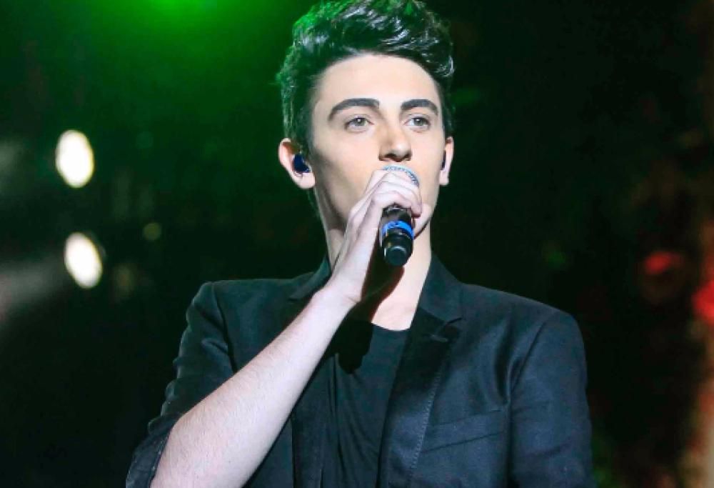 Michele Bravi canta Amore e Capoeira