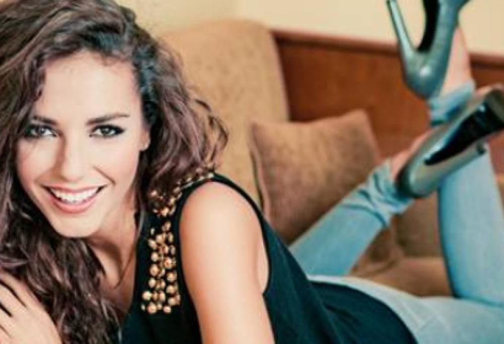 Laura Barriales incendia gli animi cantando a Fuego Lento