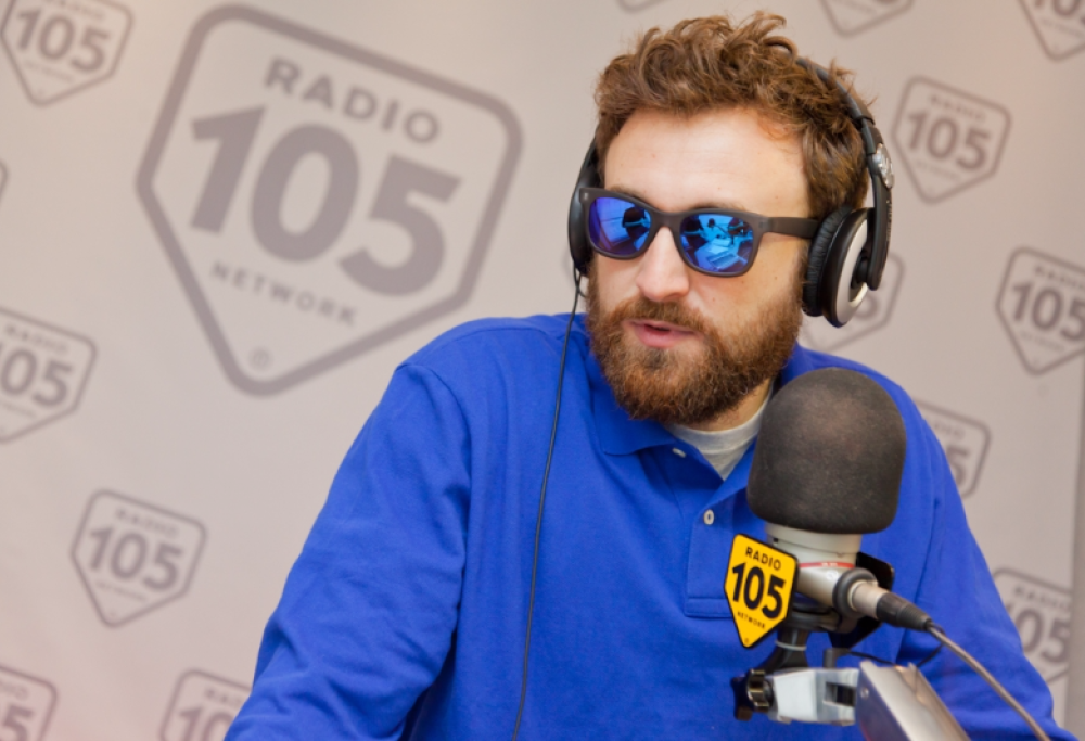 Dargen D’Amico arriva nella casa di Max Brigante