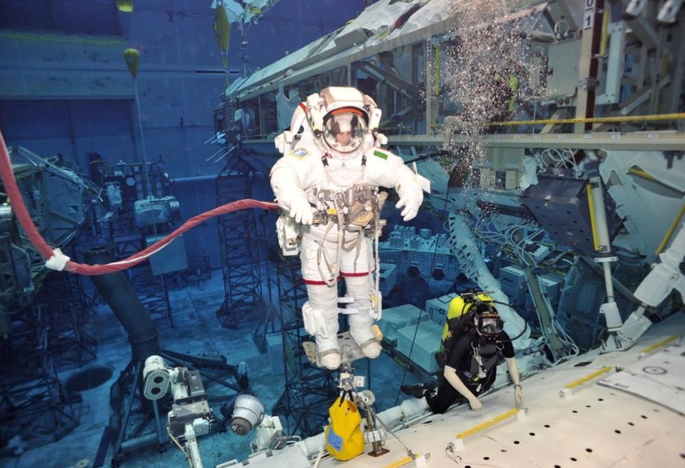 Lo spazio dentro casa, Maurizio Cheli a 105 Mi Casa