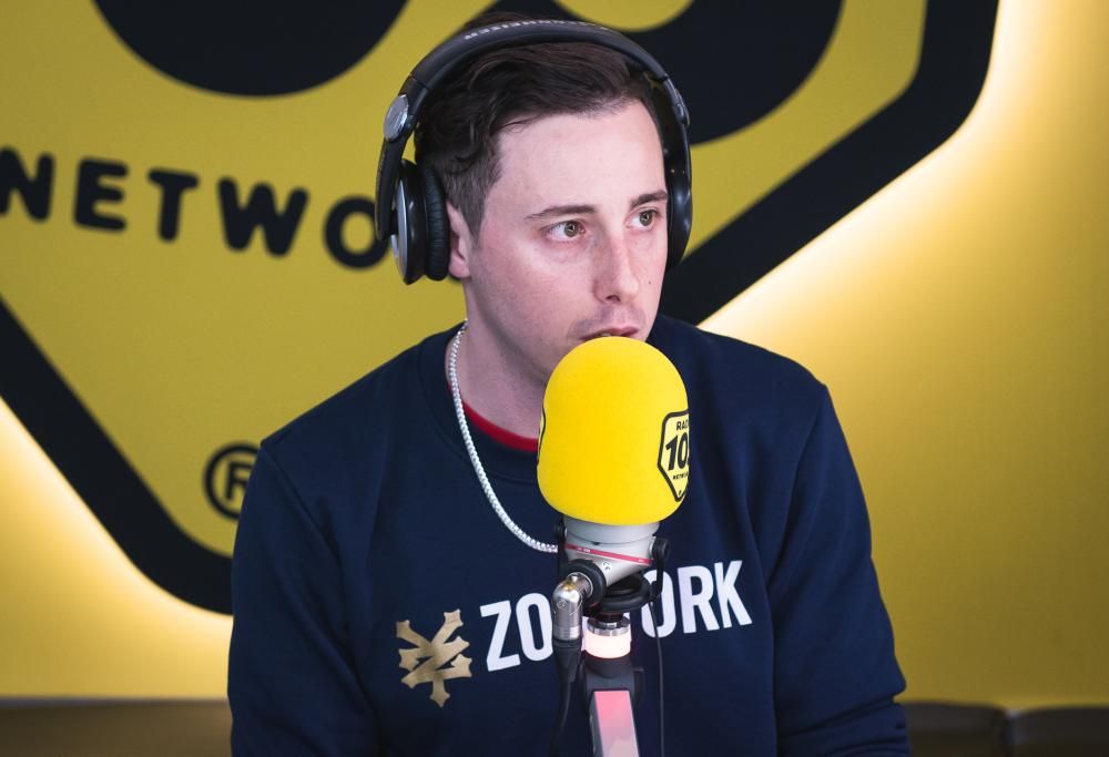 Shade, ospite a 105 Mi Casa, canta alcuni suoi pezzi su altre basi