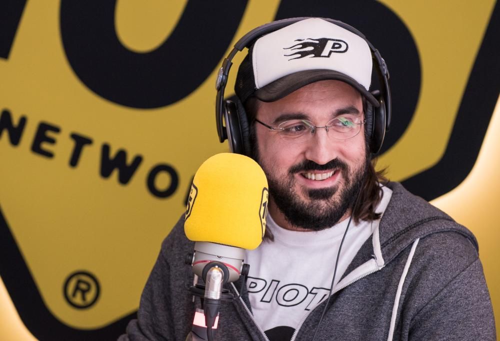 A 105 Mi Casa canta nel Casaoke il Piotta