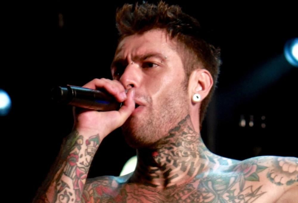 Fedez a 105 Friends: “Stanotte ho dormito 2 ore, Leone sta mettendo i dentini”