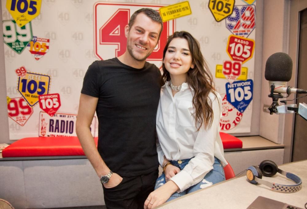 La cantante di "Be the one" a 105 Mi Casa: Dua Lipa nel salotto di Max Brigante