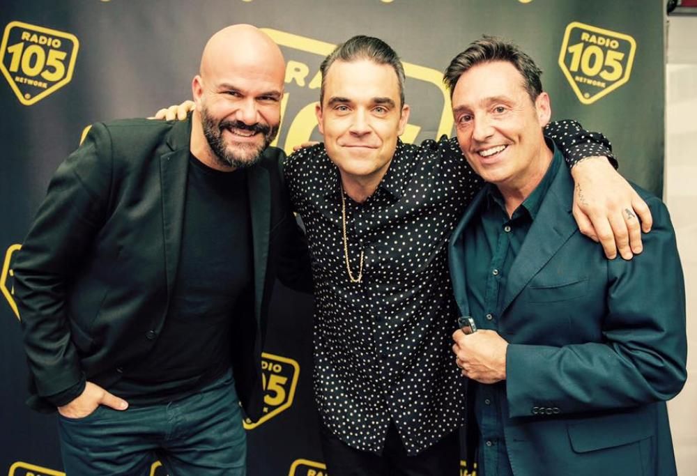 Ospite internazionale a 105 Friends: Robbie Williams presenta il suo nuovo album  “The Heavy Entertainment Show”
