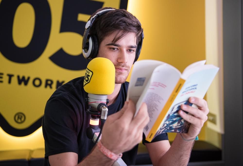 Giacomo Mazzariol legge alcuni passi del suo libro a 105 Mi Casa