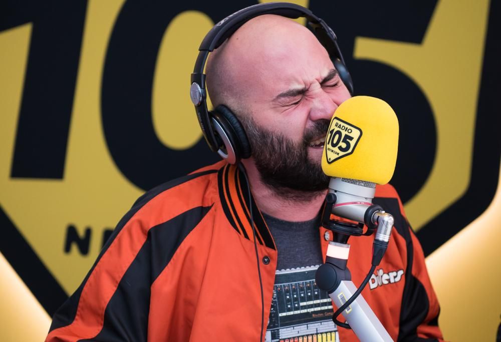 I Negramaro, ospiti di Max Brigante, cantano le loro canzoni su altre canzoni