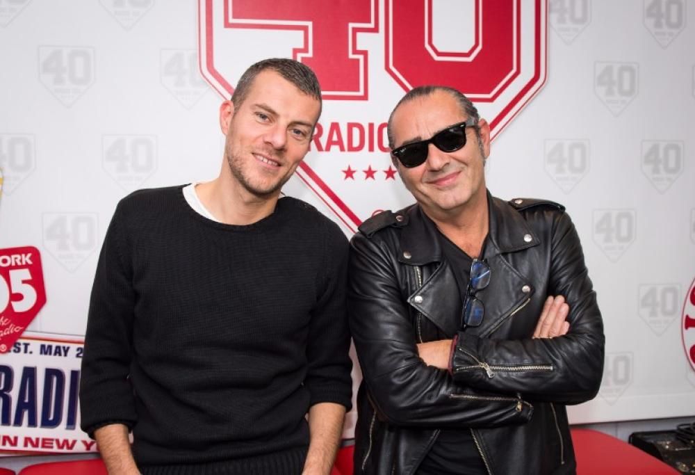 Luca Carboni da Max Brigante promuove il suo nuovo tour