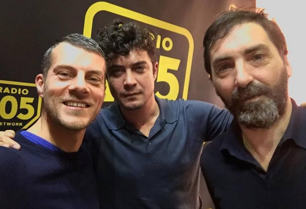 Due belli nel salotto di Max Brigante: Riccardo Scamarcio e Stefano Mordini per “Pericle il nero” PT2