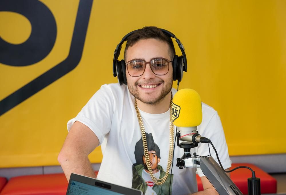 Rocco Hunt canta Nu Juorno Buono